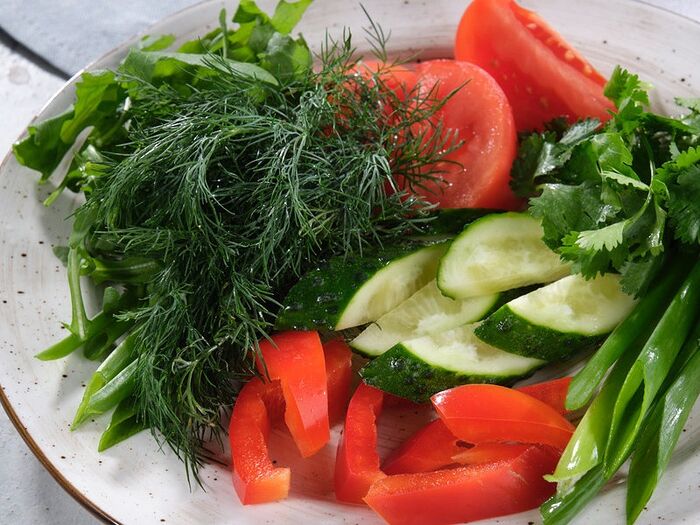Свежие овощи с зеленью