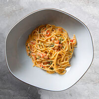 Спагетти в биске из раков с креветками
