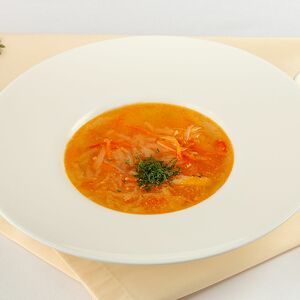 Щи из свежей капусты с куриной грудкой и сметаной