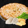 Фото к позиции меню Пирог с картофелем, сыром и зеленым луком