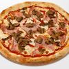 Фото к позиции меню Пицца с грибами и ветчиной и фирменный соус для корочек