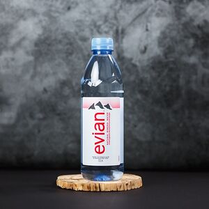 Вода питьевая Evian