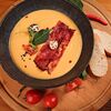 Фото к позиции меню Тыквенный крем-суп с беконом и творожным сыром