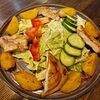 Фото к позиции меню Теплый салат с курицей и картофелем