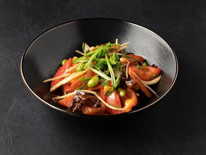 Овощи жареные на wok с соусом тонкацу