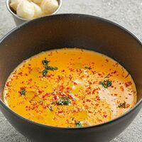 Сырный суп с кранч-луком и гренками