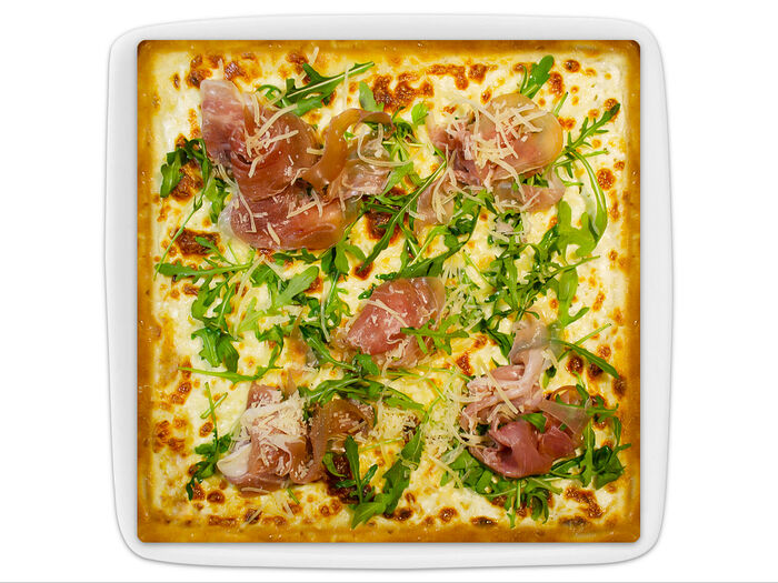 Пицца Прошутто с руколой и сливочным соусом