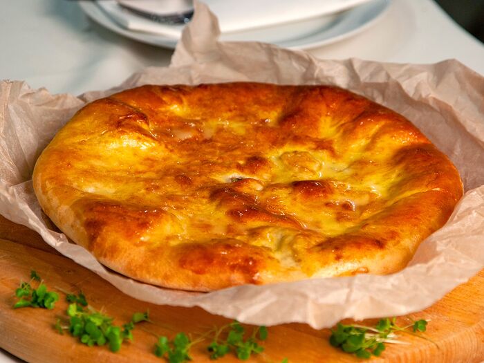 Пирог осетинский с мясом и зеленью