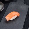 Фото к позиции меню Суши нигири лосось копченый