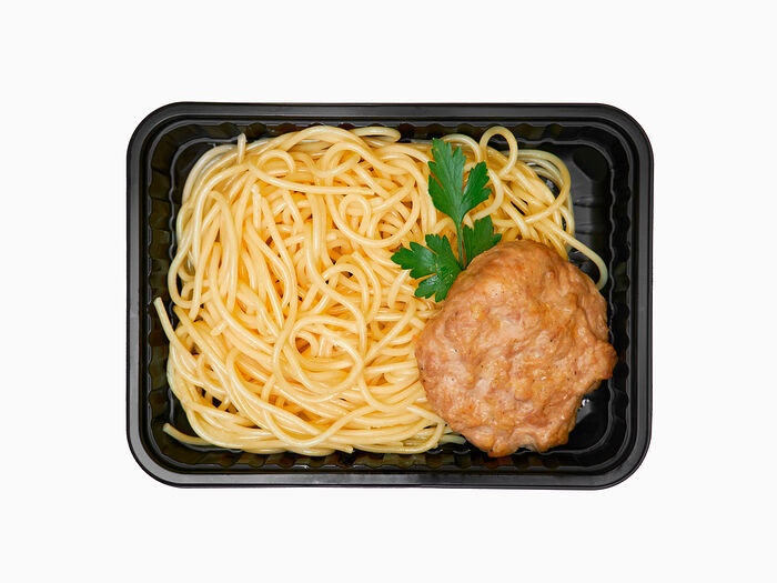 Спагетти с котлетой