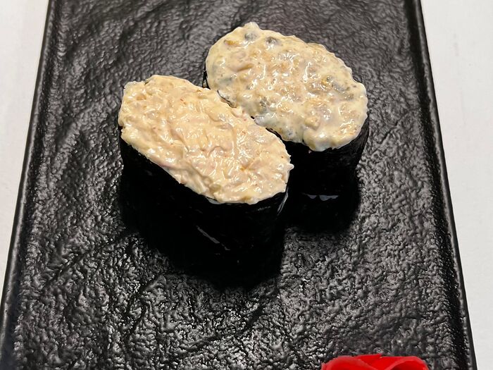 Гункан-суши Спайси лосось
