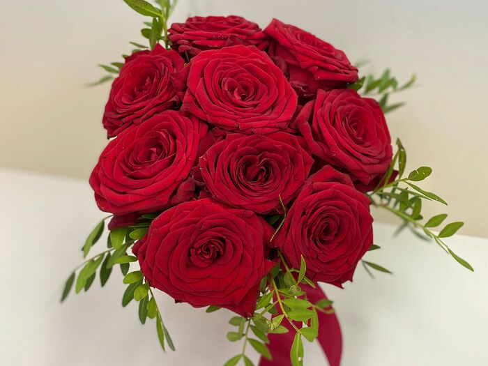 Букет цветов Красные розы в шляпной коробке