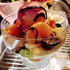 Фото к позиции меню Мороженое с дольками фруктов