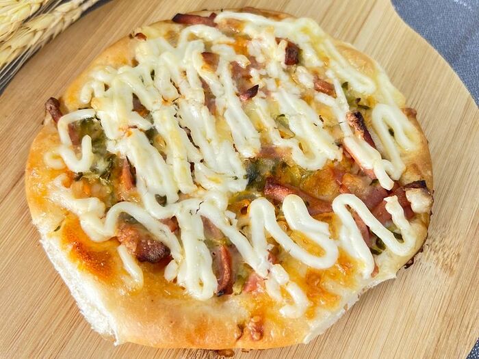Мини пицца с колбасой