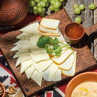 Тарелка любимых кавказских сыров