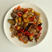 Картофель с мясом и баклажанами