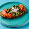 Фото к позиции меню Авокадо-тост на чиабатте с лососем или с креветками