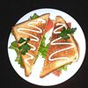 Фото к позиции меню Сэндвич с лососем и огурцом