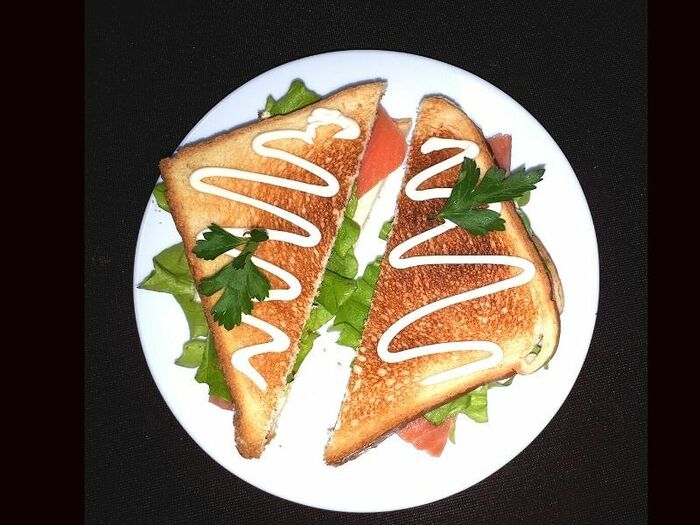 Сэндвич с лососем и огурцом