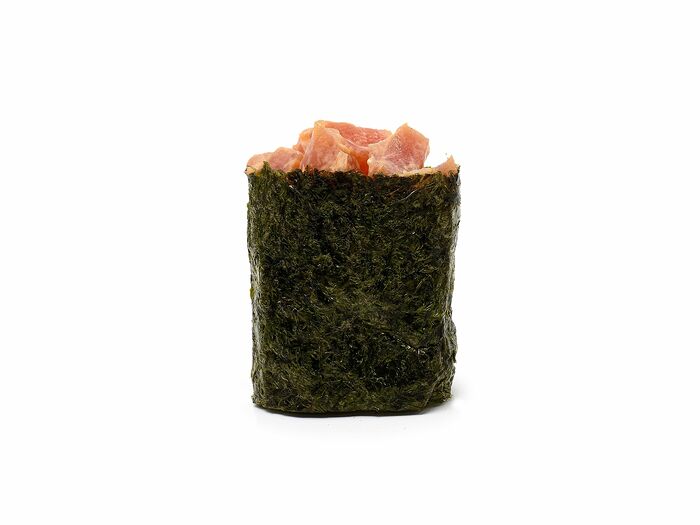 Гункан-суши с тунцом