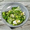 Фото к позиции меню Зеленый салат с жареным авокадо и домашней рикоттой