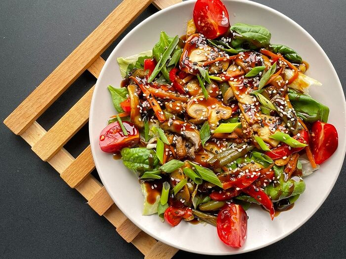 Тёплый салат в азиатском стиле Vegan