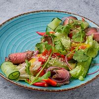 Тайский салат с ростбифом