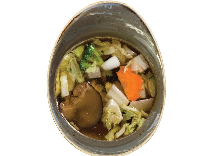Светлый суп с овощами и грибами Шиитаке