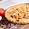 Фото к позиции меню Пирог с вишней и яблоками
