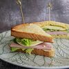 Фото к позиции меню Сандвич с ветчиной и сыром