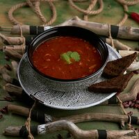 Томатный суп с говядиной и фасолью