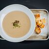 Фото к позиции меню Грибной крем-суп с трюфельной пастой и пшеничными крутонами