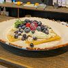 Фото к позиции меню Блины с ягодой и творожным сыром