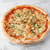 Фото к позиции меню Пицца с колбасками, беконом и солеными огурцами
