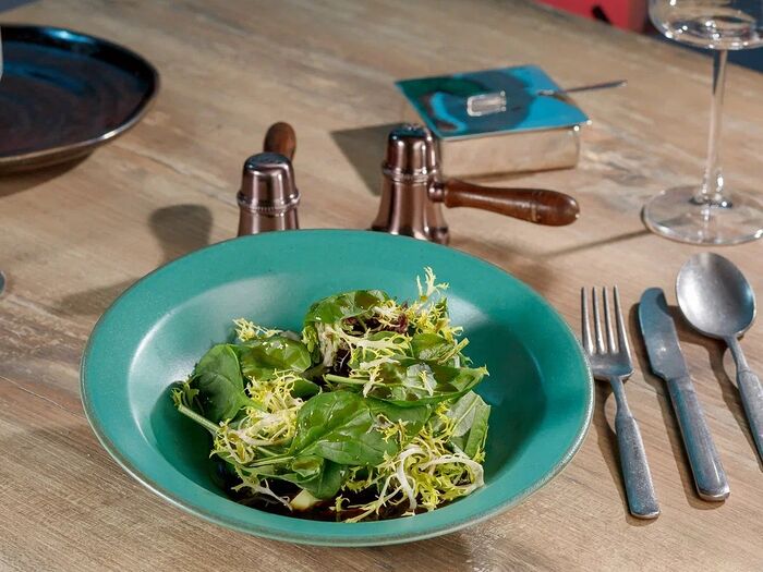 Микс салат с авокадо и огурцом под цитрусово-масляной заправкой