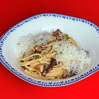 Спагетти карбонара и смесь из перцев