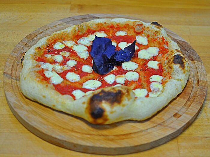 Пицца Маргарита неаполитанская
