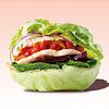Фото к позиции меню Фитнес-бургер в листе салата с куриной грудкой, свеклой и йогуртовым соусом