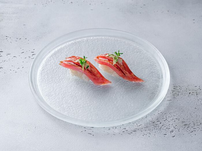 Опаленные суши с тунцом