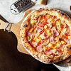 Фото к позиции меню Пицца с ветчиной и ананасами