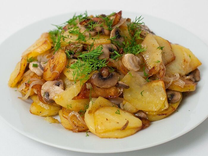 Картофель, жареный с грибами