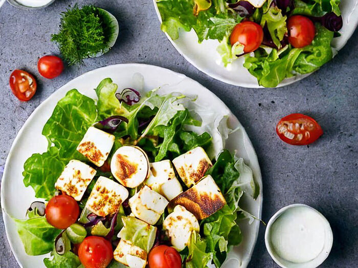 Halloumi salad