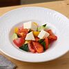 Фото к позиции меню Овощной салат с адыгейским сыром