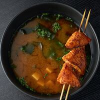 Мисо-суп с тофу, шиитаке и вакаме