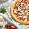 Фото к позиции меню Пицца с копчённой курицей и грибами