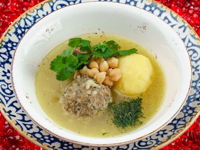 Суп из баранины с кюфтой и горохом нут (Кюфта-бозбаш)