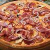 Фото к позиции меню 2 в 1 пицца Много бекона, сыра и соуса