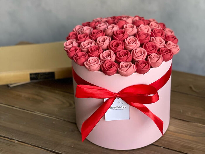 Шоколадные розы в шляпной коробке 55 шт