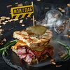 Фото к позиции меню Фирменный сэндвич с пастрами