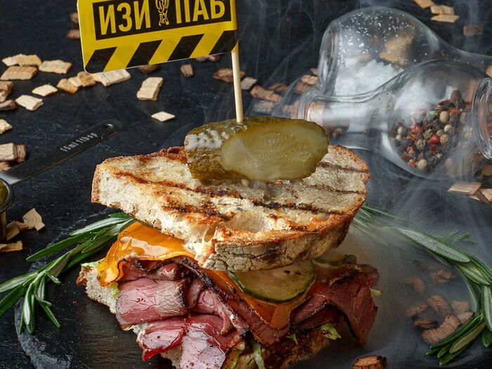 Фирменный сэндвич с пастрами